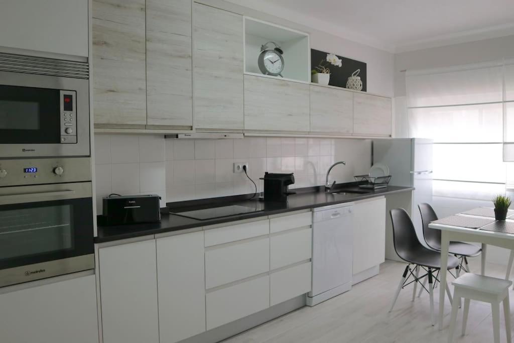 Beautiful And Cozy Flat Close To Beach And Center ลากอส ภายนอก รูปภาพ