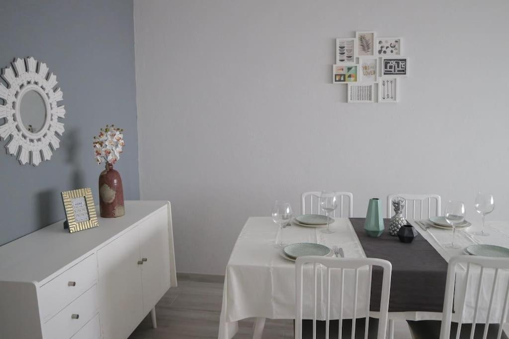 Beautiful And Cozy Flat Close To Beach And Center ลากอส ภายนอก รูปภาพ